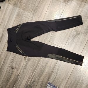 EUC Athleta Women's sz XXS designer leggings 2 front zippered pockets